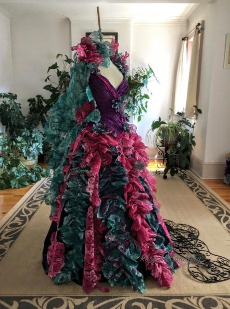 Queen Isabella – Art Gowns